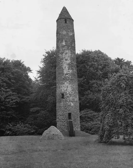 Gerahmter Druck : Round Tower Gerahmter Druck : Round Tower