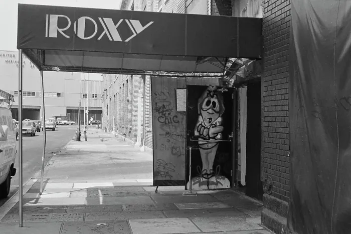 Gerahmter Druck : Das Roxy-Clubhaus an der West 18. Straße in Manhattan Gerahmter Druck : Das Roxy-Clubhaus an der West 18. Straße in Manhattan