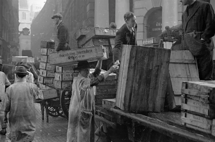 Gerahmter Druck : Männer an der Arbeit Gerahmter Druck : Männer an der Arbeit