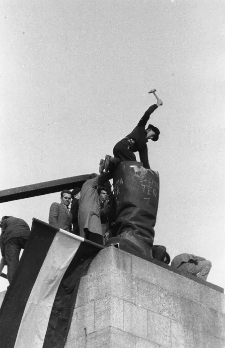 Gerahmter Druck : Denkmalszerstörung