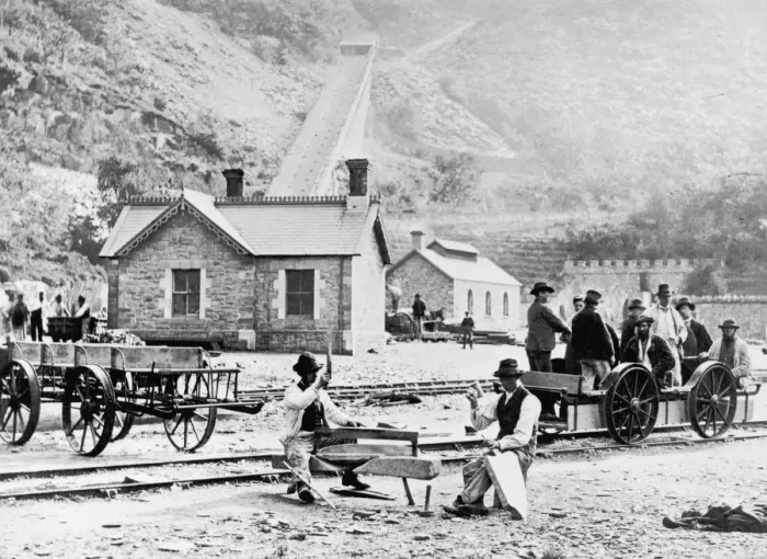 Gerahmter Druck : Kalksteinbergwerk Gerahmter Druck : Kalksteinbergwerk