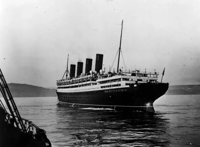 Gerahmter Druck : HMS Aquitaine Gerahmter Druck : HMS Aquitaine