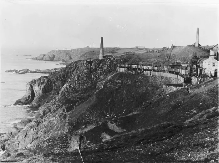 Gerahmter Druck : Mineralberg Levant, St Justin im Penwith, Kornwall. Allgemeiner Blick aus der frühen Jahrhunderts