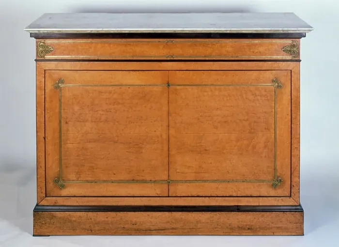 Gerahmter Druck : Maple-Klosett (Commode à vantaux), ca 1827, Frankreich, 19. Jahrhundert Gerahmter Druck : Maple-Klosett (Commode à vantaux), ca 1827, Frankreich, 19. Jahrhundert