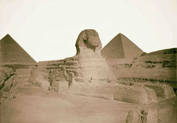 Gerahmter Druck : Sphinx-Pyramiden zwei Pyramiden Hintergrund 1934 Gerahmter Druck : Sphinx-Pyramiden zwei Pyramiden Hintergrund 1934
