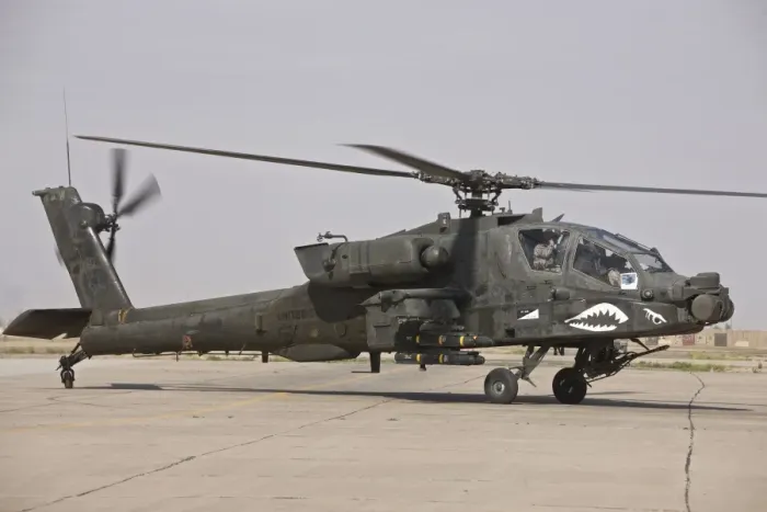 Gerahmter Druck : Ein AH-64 Apache-Hubschrauber Gerahmter Druck : Ein AH-64 Apache-Hubschrauber