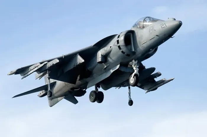 Gerahmter Druck : Ein AV-8B Harrier in der Luft. Gerahmter Druck : Ein AV-8B Harrier in der Luft.