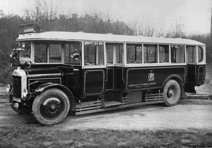 Gerahmter Druck : 1925 Doppeldecker-Bus-Dennis-E Typ, Erfinder unbekannt