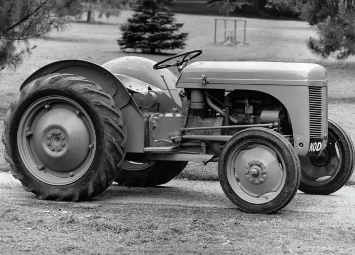 Gerahmter Druck : 1948 Fergusson Tee 20 Traktor, Erfinder unbekannt Gerahmter Druck : 1948 Fergusson Tee 20 Traktor, Erfinder unbekannt