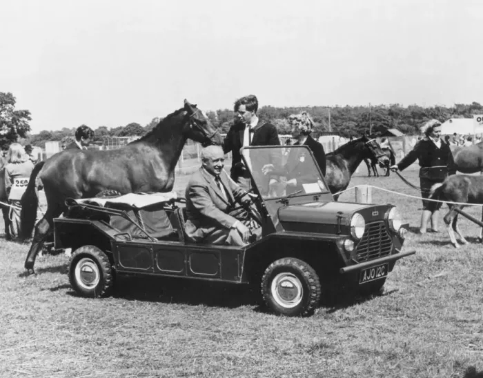 Gerahmter Druck : Die 1965er Mini-Moke, Erfinder unbekannt Gerahmter Druck : Die 1965er Mini-Moke, Erfinder unbekannt