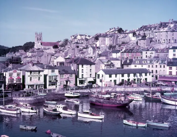 Gerahmter Druck : Brixham, Devon, c1955. Künstler: Arthur Charles Kirby Ware Gerahmter Druck : Brixham, Devon, c1955. Künstler: Arthur Charles Kirby Ware