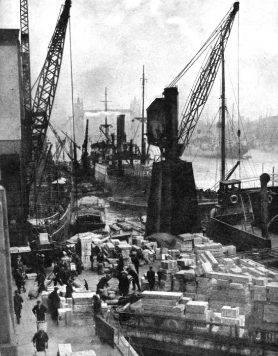 Gerahmter Druck : Gutgepackt wird am Hafen in der Oberpool, London 1936. Künstler: Fox Gerahmter Druck : Gutgepackt wird am Hafen in der Oberpool, London 1936. Künstler: Fox