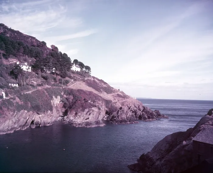 Gerahmter Druck : Felswände bei Polperro, Cornwall, c1955. Schöpfer: Arthur Charles Kirby Ware Gerahmter Druck : Felswände bei Polperro, Cornwall, c1955. Schöpfer: Arthur Charles Kirby Ware