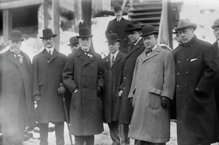 Gerahmter Druck : C.N. Chadwick, Chas. Straus, J.F. Galvin, Bürgermeister Gaynor, J. Waldo Smith, R. Waldo Thompson... 1912. Schöpfer: Bain News Service Gerahmter Druck : C.N. Chadwick, Chas. Straus, J.F. Galvin, Bürgermeister Gaynor, J. Waldo Smith, R. Waldo Thompson... 1912. Schöpfer: Bain News Service