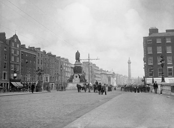 Gerahmter Druck : Denkmälis für Daniel O'Connell, Dublin, Irland, um 1895. Schöpfer: Robert Augustus Henry L'Estrange. Denkmälis für Daniel O'Connell, Dublin, Irland, um 1895