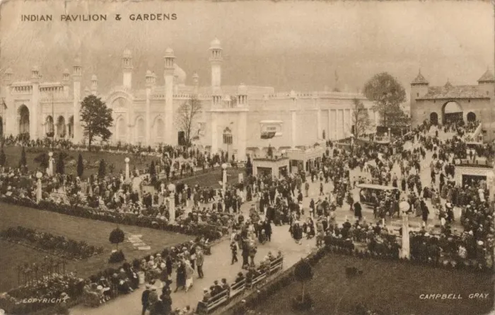 Gerahmter Druck : Indischer Pavillon und Gärten, um 1925. Künstler: Campbell Gray Gerahmter Druck : Indischer Pavillon und Gärten, um 1925. Künstler: Campbell Gray