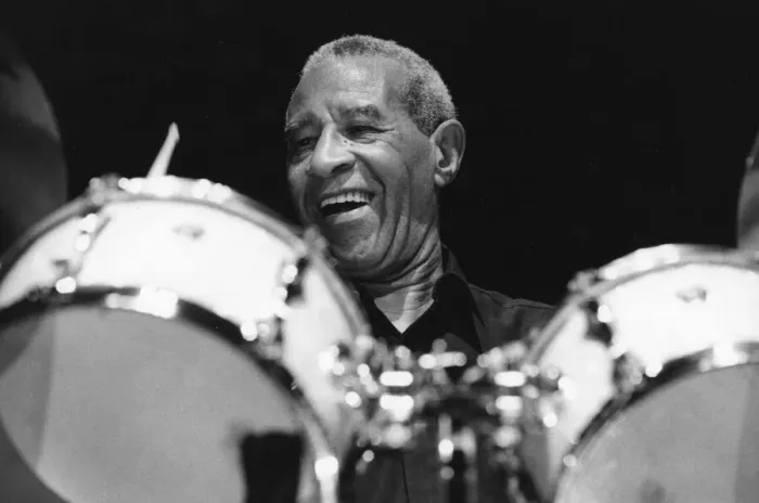 Gerahmter Druck : Max Roach, Queen Elisabeth-Halle, London 1996. Ersteller: Brian Foskett Gerahmter Druck : Max Roach, Queen Elisabeth-Halle, London 1996. Ersteller: Brian Foskett