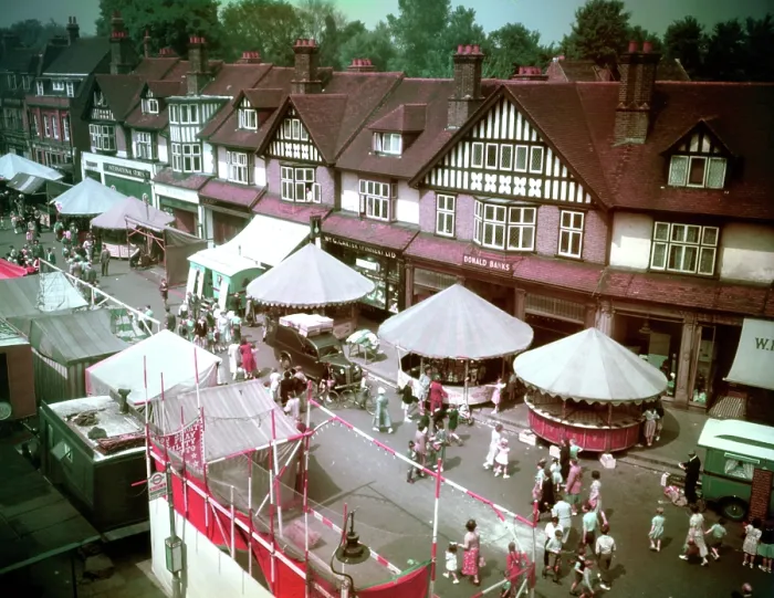 Gerahmter Druck : Pinner Fair, Middlesex, c1955-1965. Ersteller: Arthur Charles Kirby Ware Gerahmter Druck : Pinner Fair, Middlesex, c1955-1965. Ersteller: Arthur Charles Kirby Ware