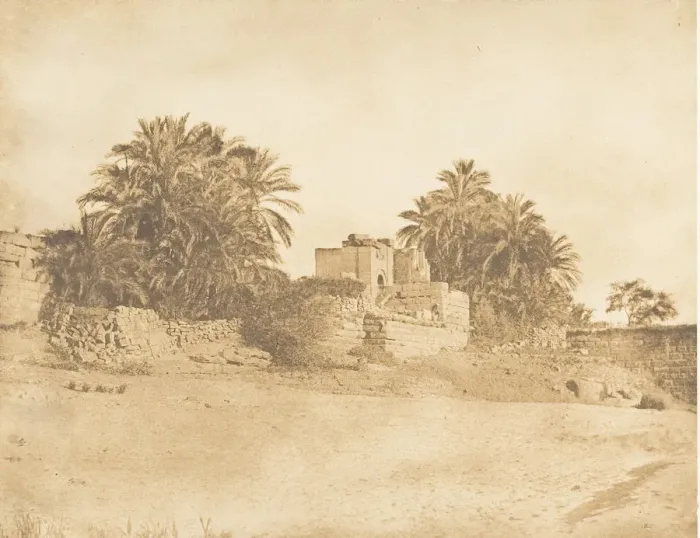 Gerahmter Druck : Ruinen eines römischen Arc de Triomphe in Philä,April 1850.Kreier :Maxime du Camp Gerahmter Druck : Ruinen eines römischen Arc de Triomphe in Philä,April 1850.Kreier :Maxime du Camp