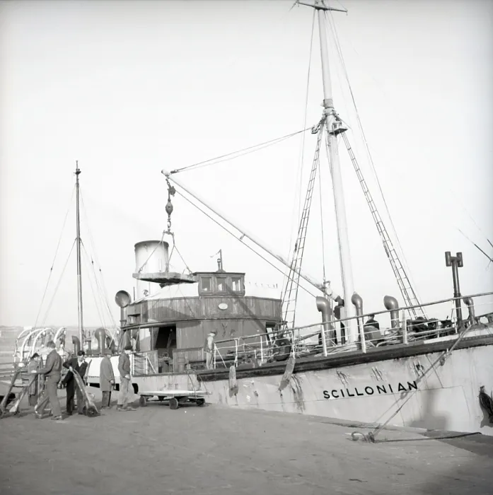 Gerahmter Druck : S.S Scillonian, Scilly Isles, c1955. Schöpfer: Arthur Charles Kirby Ware Gerahmter Druck : S.S Scillonian, Scilly Isles, c1955. Schöpfer: Arthur Charles Kirby Ware