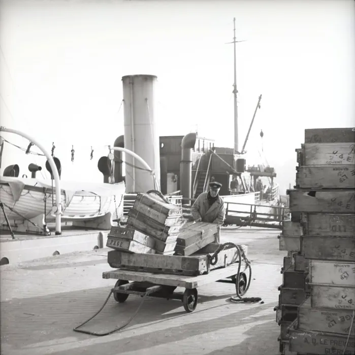 Gerahmter Druck : S.S Scillonian, Scilly Isles, c1955. Schöpfer: Arthur Charles Kirby Ware