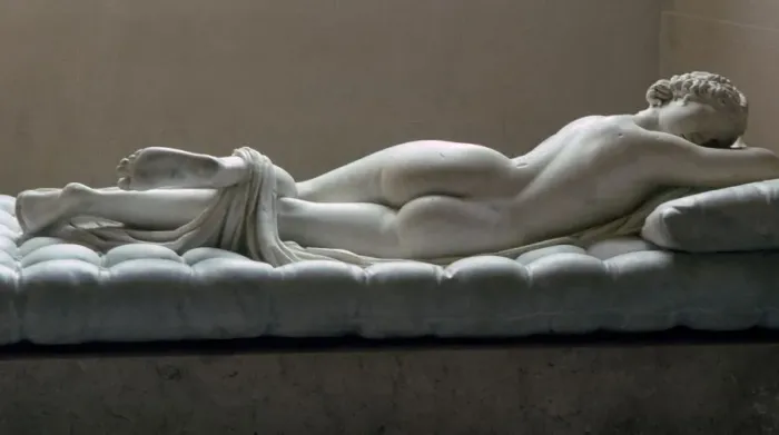Gerahmter Druck : Statue eines schlafenden Hermaphroditen.