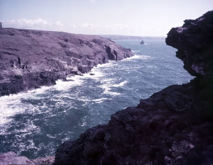Gerahmter Druck : Tintagel Head, Cornwall, c1955. Ersteller: Arthur Charles Kirby Ware Gerahmter Druck : Tintagel Head, Cornwall, c1955. Ersteller: Arthur Charles Kirby Ware