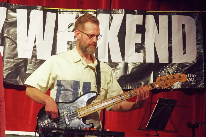 Gerahmter Druck : Tom Mason, Robert Mitchells True Think, Battle Jazz Festival, Battle, East Sussex, Juli 2024. Ersteller: Brian O'Connor. Tom Mason, Robert Mitchells True Think, Battle Jazz Festival, Battle, East Sussex , Juli 2024 Gerahmter Druck : Tom Mason, Robert Mitchells True Think, Battle Jazz Festival, Battle, East Sussex, Juli 2024. Ersteller: Brian O'Connor. Tom Mason, Robert Mitchells True Think, Battle Jazz Festival, Battle, East Sussex , Juli 2024