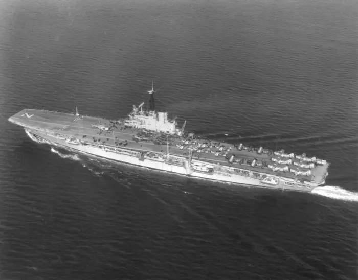 Gerahmter Druck : HMS Albion mit voller Flugdeckrüstung Gerahmter Druck : HMS Albion mit voller Flugdeckrüstung
