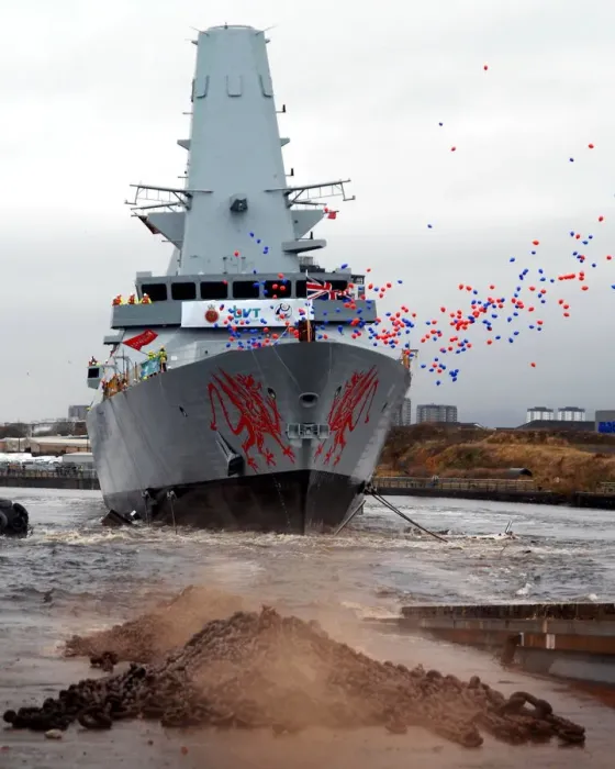 Gerahmter Druck : Die Start des Typ-45-Zerstörers HMS Daring Gerahmter Druck : Die Start des Typ-45-Zerstörers HMS Daring