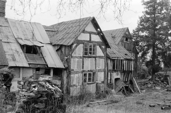 Gerahmter Druck : Terry Jones hat einen Brauereibetrieb in Lyonshall gekauft. Gerahmter Druck : Terry Jones hat einen Brauereibetrieb in Lyonshall gekauft.