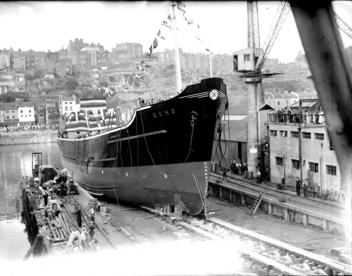 Gerahmter Druck : Die Welle wird hier im Jahr 1957 von Charles Hill gesehen worden sein Gerahmter Druck : Die Welle wird hier im Jahr 1957 von Charles Hill gesehen worden sein