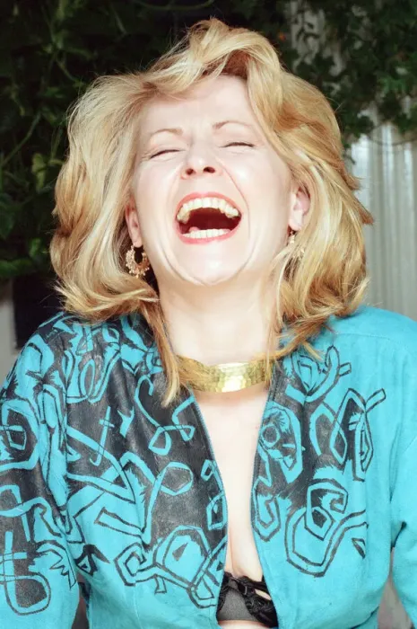 Gerahmter Druck : Toyah Willcox, britische Sängerin, fotografiert zu Hause im Januar 1996. Gerahmter Druck : Toyah Willcox, britische Sängerin, fotografiert zu Hause im Januar 1996.