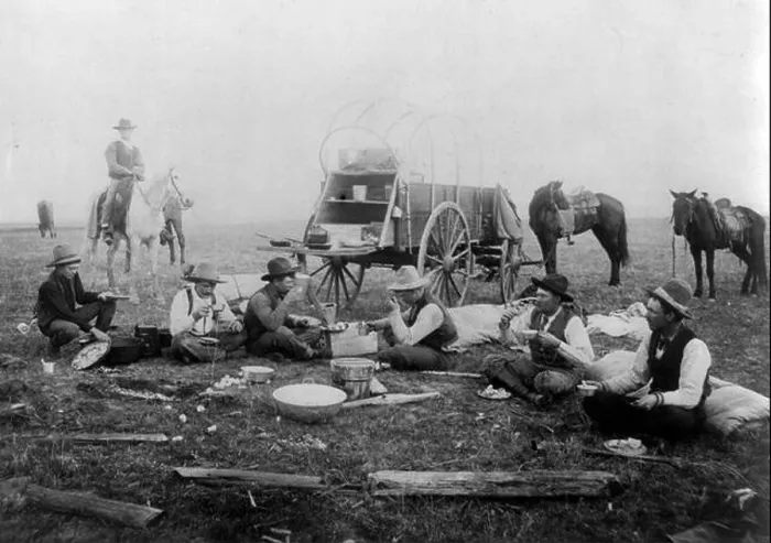 Gerahmter Druck : Der Chuckwagen wird Charles Goodnight zugeschrieben. Gerahmter Druck : Der Chuckwagen wird Charles Goodnight zugeschrieben.