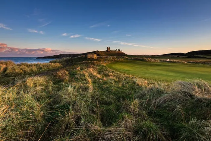 Gerahmter Druck : Dunstanburgh Castle und Felsen Gerahmter Druck : Dunstanburgh Castle und Felsen