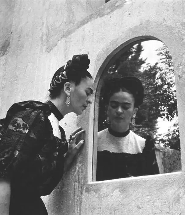 Gerahmter Druck : Frida Kahlo, mexikanische Malerin. Gerahmter Druck : Frida Kahlo, mexikanische Malerin.