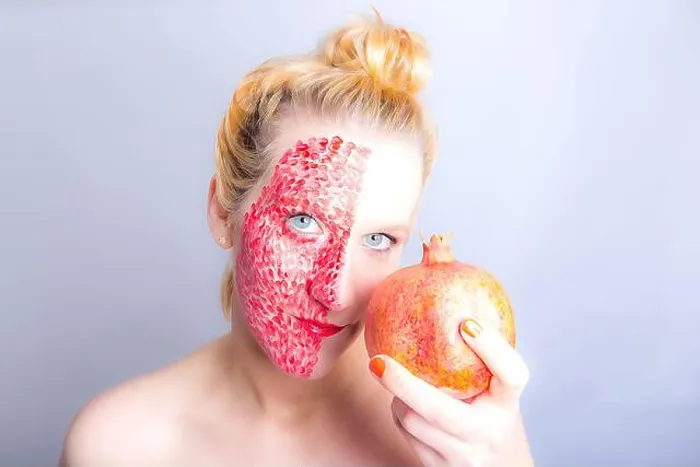 Gerahmter Druck : Frucht trifft den Mann. Gerahmter Druck : Frucht trifft den Mann.