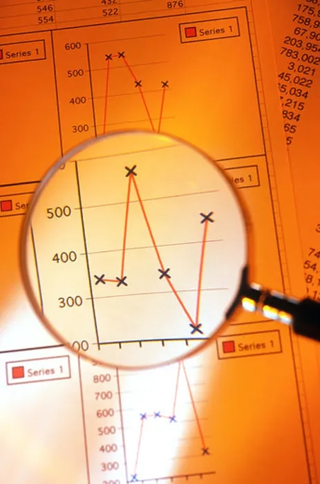 Gerahmter Druck : Ein Graph durch ein Vergrößerungsglas. Gerahmter Druck : Ein Graph durch ein Vergrößerungsglas.