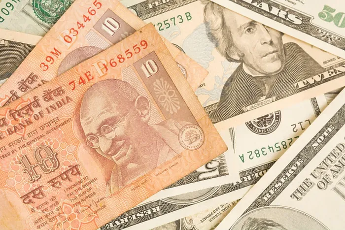 Gerahmter Druck : Indische Rupien-Scheine auf Dollarbögen. Gerahmter Druck : Indische Rupien-Scheine auf Dollarbögen.