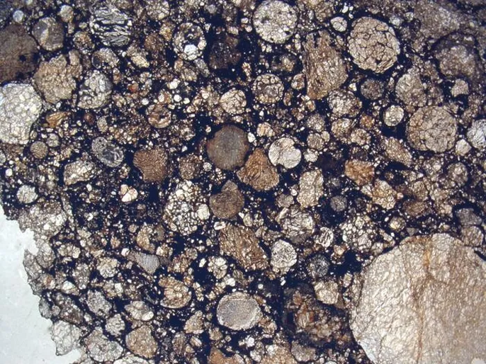 Gerahmter Druck : Mikrophotographie von MAC 88199, 2 Meteoriten unter planpolarisiertem Licht bei einer Vergrößerung von 1,25x. MAC 88199 / 2 Gerahmter Druck : Mikrophotographie von MAC 88199, 2 Meteoriten unter planpolarisiertem Licht bei einer Vergrößerung von 1,25x. MAC 88199 / 2