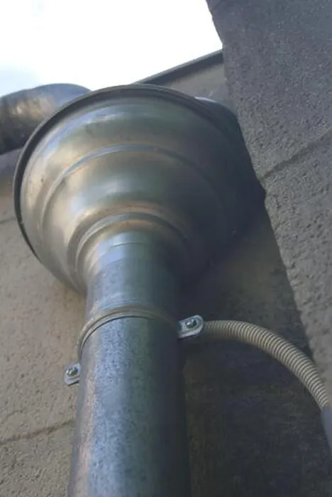 Gerahmter Druck : Metallstück. Gegenstand. Gerahmter Druck : Metallstück. Gegenstand.
