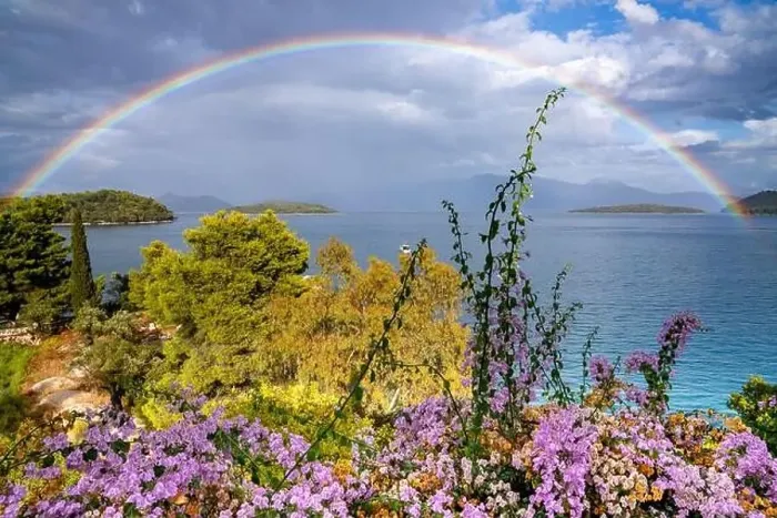 Gerahmter Druck : Regenbogen über See