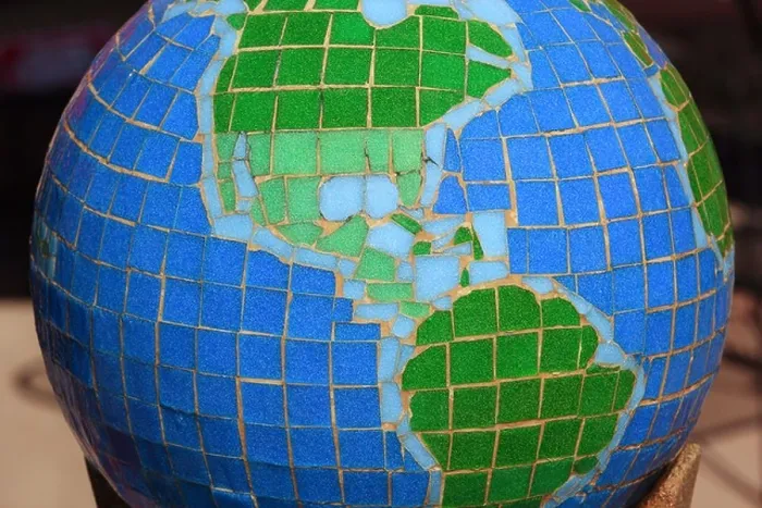 Gerahmter Druck : Kachelmosaik Globus Gerahmter Druck : Kachelmosaik Globus
