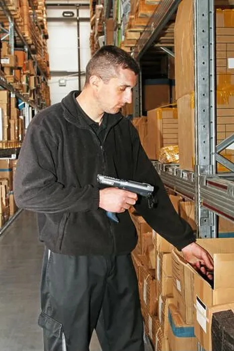 Gerahmter Druck : Lagerringarbeiter Gerahmter Druck : Lagerringarbeiter