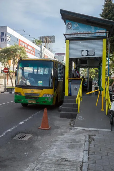 Gerahmter Druck : Yogyakarta, Java, Indonesien. Bus-Station, Jalan Pangeran Mangkubumi Street Gerahmter Druck : Yogyakarta, Java, Indonesien. Bus-Station, Jalan Pangeran Mangkubumi Street