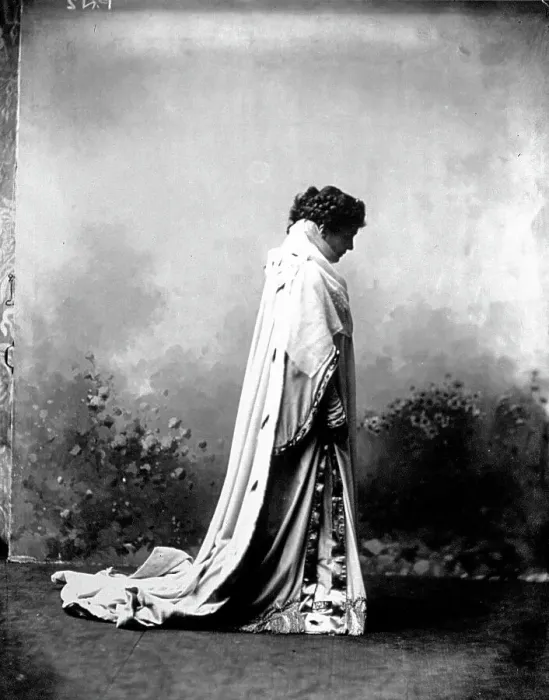 Gerahmter Druck : Eleonora Duse als Francesca da Rimini in einem Studioatelier Gerahmter Druck : Eleonora Duse als Francesca da Rimini in einem Studioatelier
