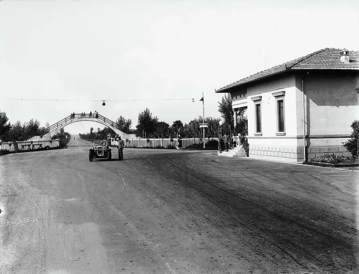 Gerahmter Druck : Dintorni. Konstruktion der Autobahn in Montecatini bei Pistoja; ein Abschnitt