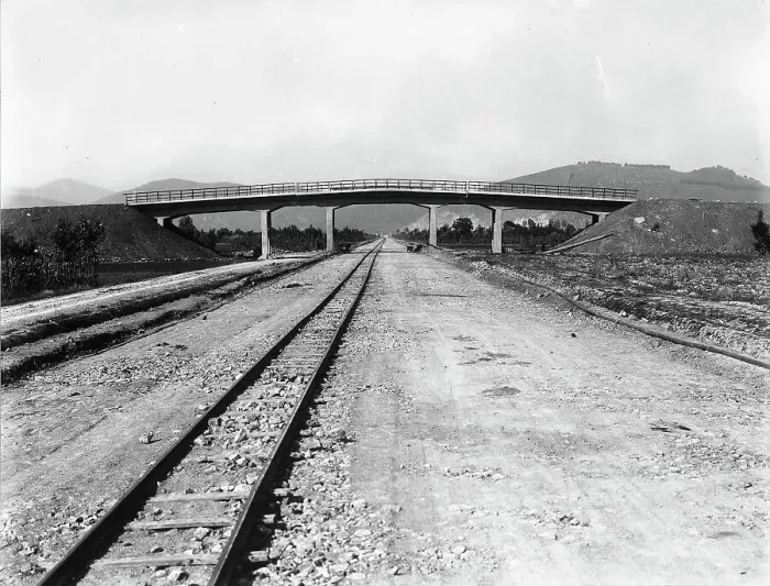 Gerahmter Druck : Ferrovia. Bau der Autobahn von Montecatini, in der Nähe von Pistoia Gerahmter Druck : Ferrovia. Bau der Autobahn von Montecatini, in der Nähe von Pistoia