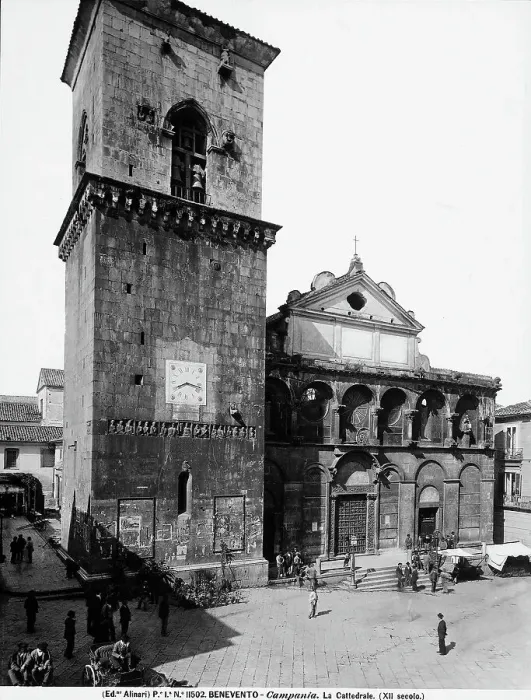 Gerahmter Druck : Fassade des Duomo in Benevento