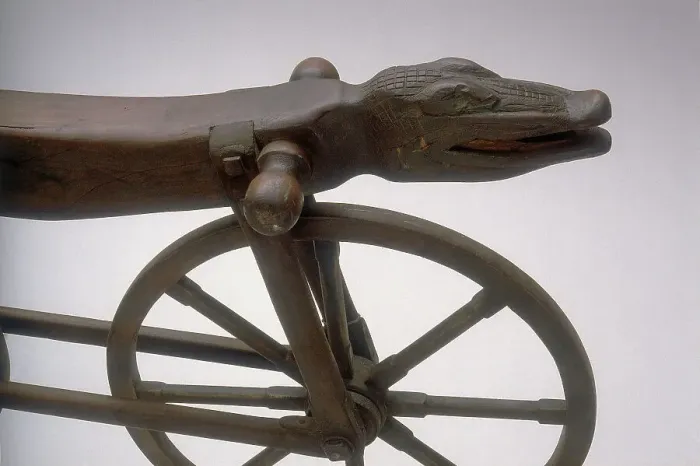Gerahmter Druck : Manubrio decorato mit Krokodilkopf: Fahrradlenker aus dem Jahr 1795 im Besitz der Galbiati-Sammlung in Brugherio und Teil der Ausstellung 'Der Mann auf zwei Rädern' Gerahmter Druck : Manubrio decorato mit Krokodilkopf: Fahrradlenker aus dem Jahr 1795 im Besitz der Galbiati-Sammlung in Brugherio und Teil der Ausstellung 'Der Mann auf zwei Rädern'